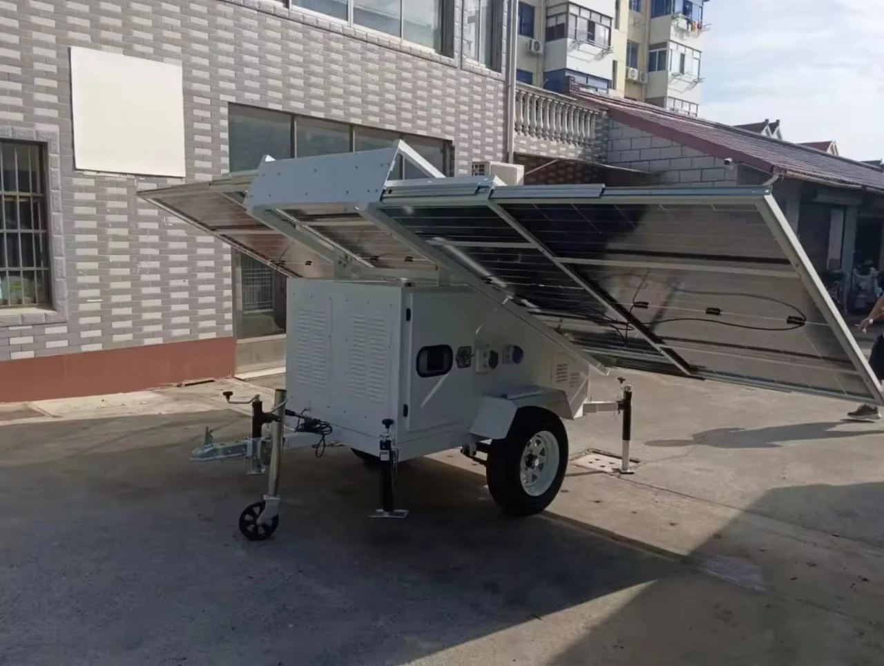 TOKGC8510 Solar PowerStation mobile trailer with deployed solar panels